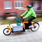 Radfahrer mit Lastenfahrrad, 2014, Florian Peljak / Florian Peljak